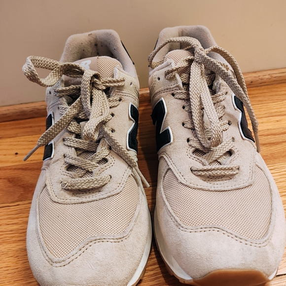 New Balance 574 Men's Beige and Black Sneakers Size 9 Men's, 10.5 Women's - Picture 4 of 9